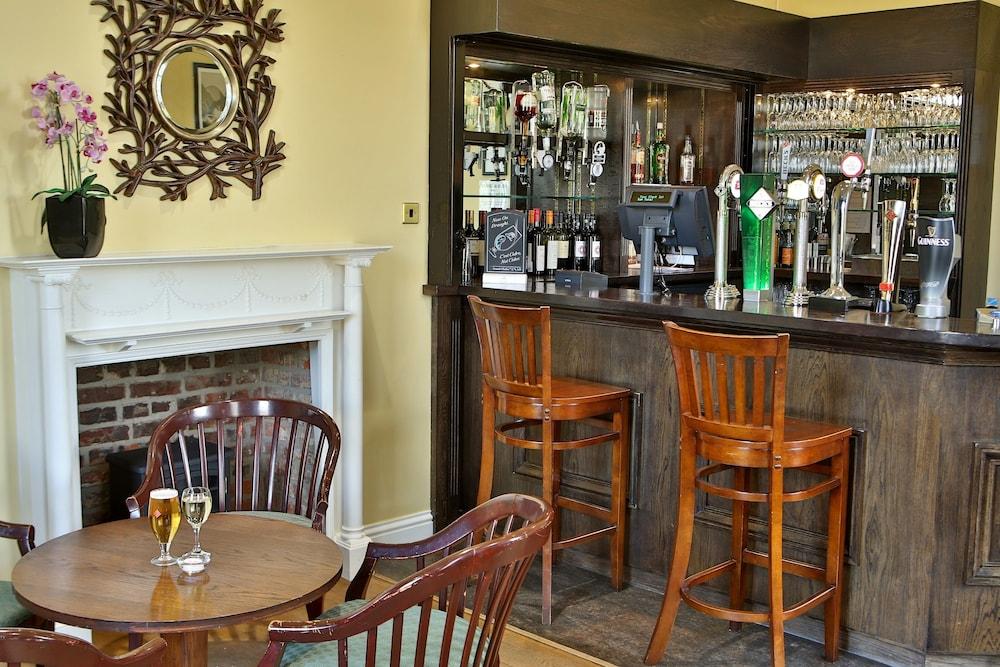 Hadlow Manor Экстерьер фото