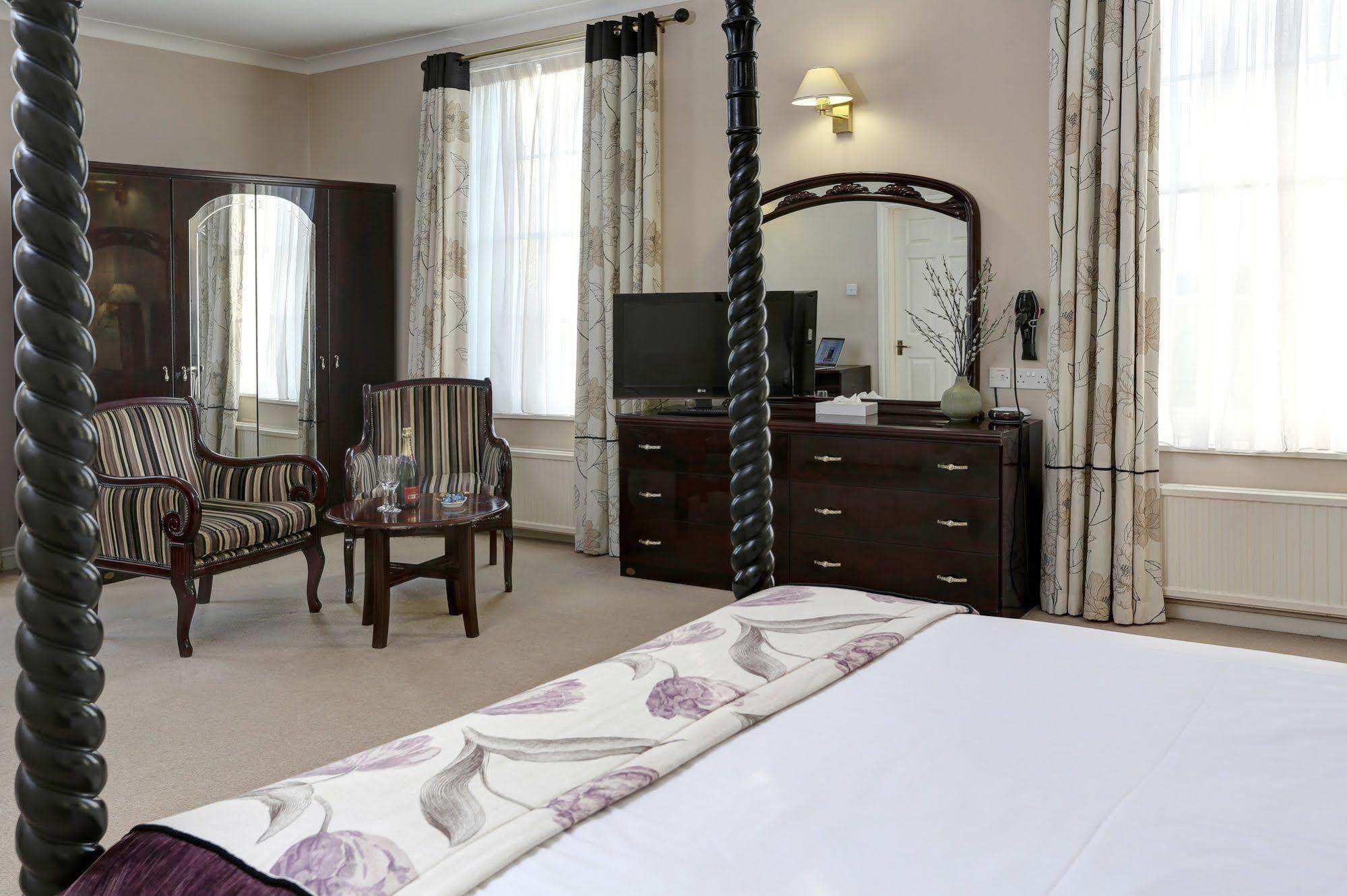 Hadlow Manor Экстерьер фото
